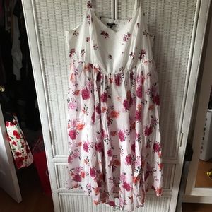 WHITE FLORAL TORRID DRESS SIZE 2X NWT